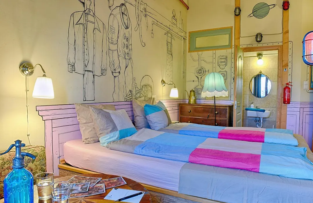 Lavender Circus Hostel, Doubles & Ensuites-1
